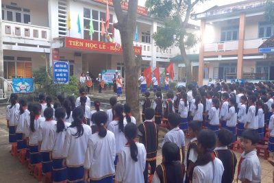 Tiết chào cờ thân thiện với chủ đề: Văn hoá giao thông đường bộ